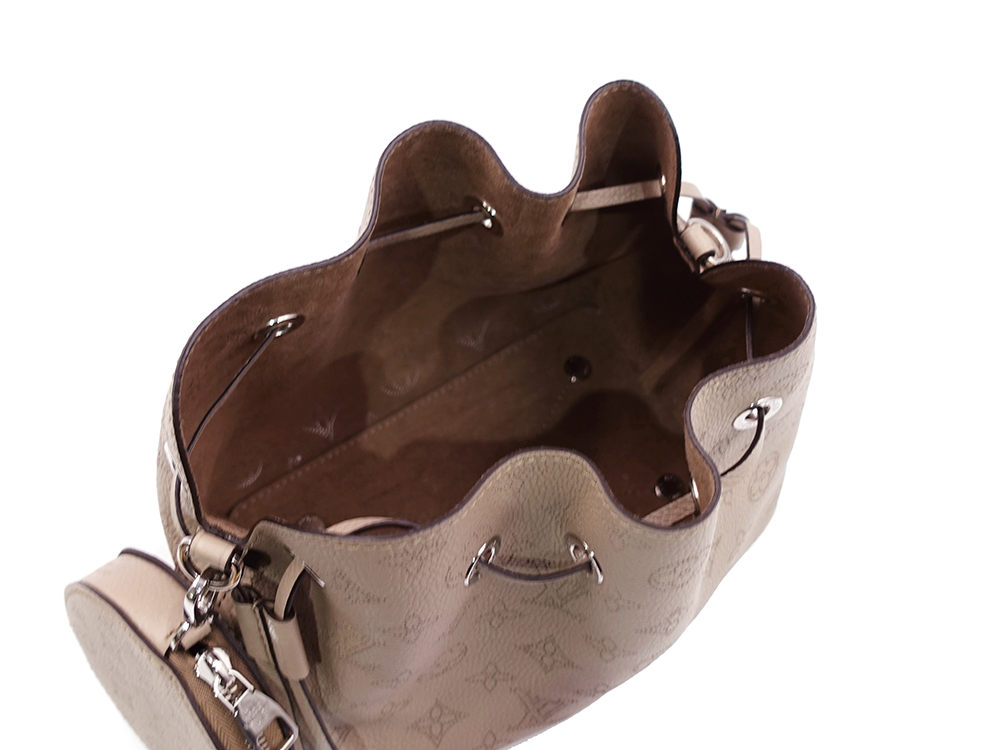 ルイヴィトン マヒナ ベラ ガレ M57201 RFID 開口部開