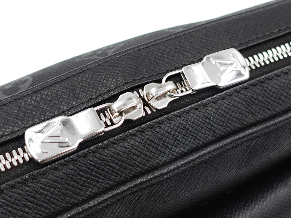 ルイヴィトン タイガラマ アウトドア・メッセンジャーPM ノワール M30233 RFID 金具