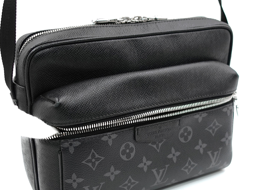 ルイヴィトン タイガラマ アウトドア・メッセンジャーPM ノワール M30233 RFID 正面ファスナーポケット