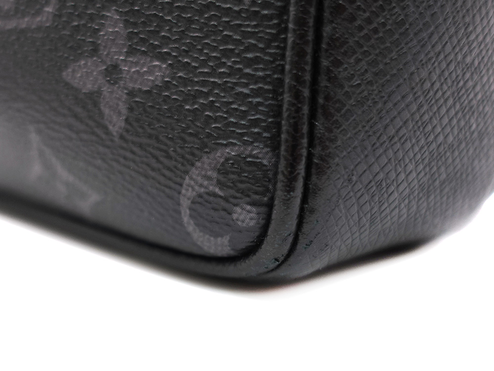 ルイヴィトン タイガラマ アウトドア・メッセンジャーPM ノワール M30233 RFID 外側ダメージ04