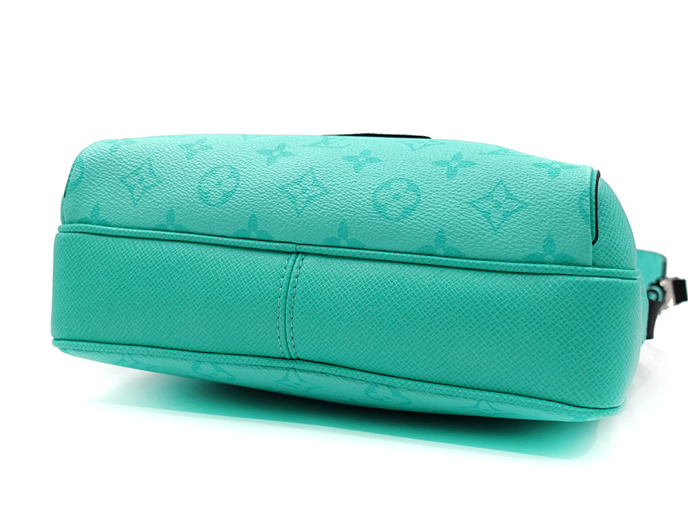 ルイヴィトン タイガラマ アウトドア・メッセンジャーPM マイアミグリーン M30875 RFID 底面