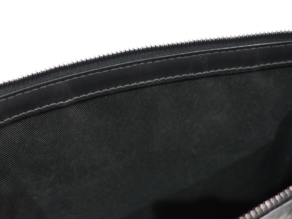 ルイヴィトン モノグラム ･トリヨン サックプラ・クロス ノワール M21884 RFID 外側ダメージ02