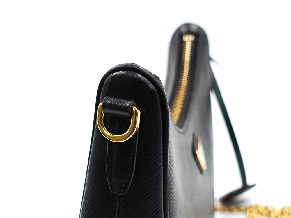 プラダ Re-Edition 2005 サフィアーノレザー バッグ ネロ 1BH204 金具01