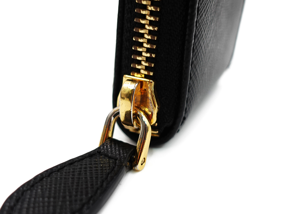 プラダ Re-Edition 2005 サフィアーノレザー バッグ ネロ 1BH204 外側ダメージ07